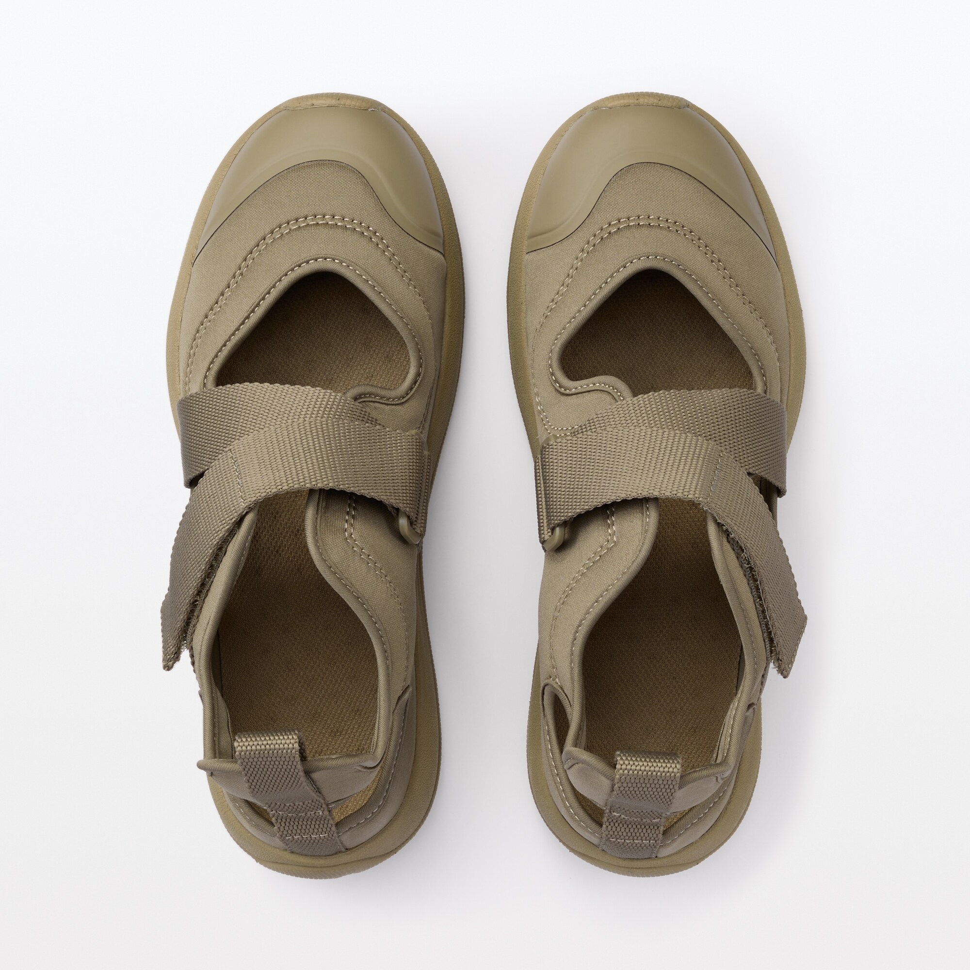 スニーカーサンダル