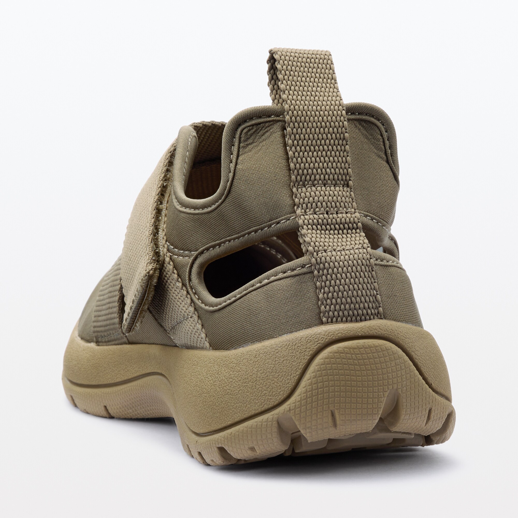 スニーカーサンダル