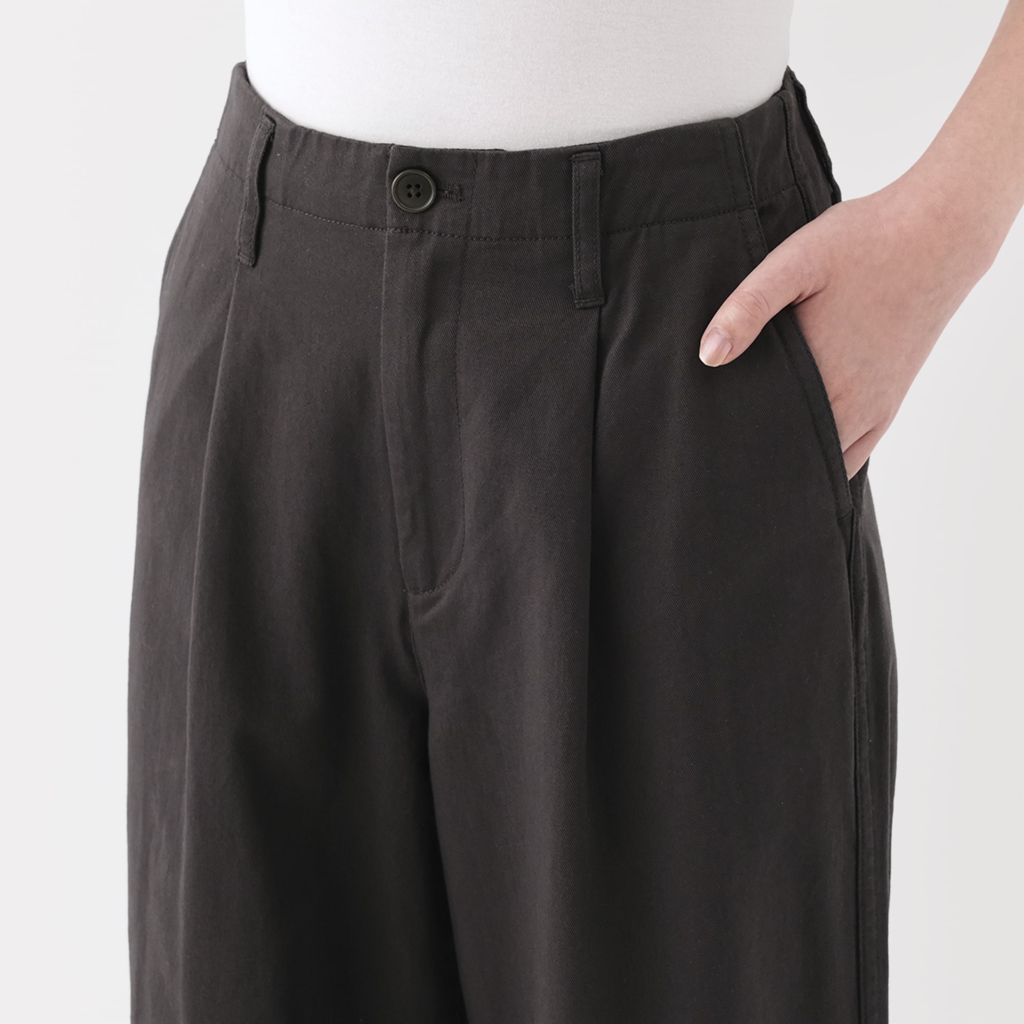 婦人 ムラ糸 チノタックワイドパンツ 股下短め（OS） | 無印良品