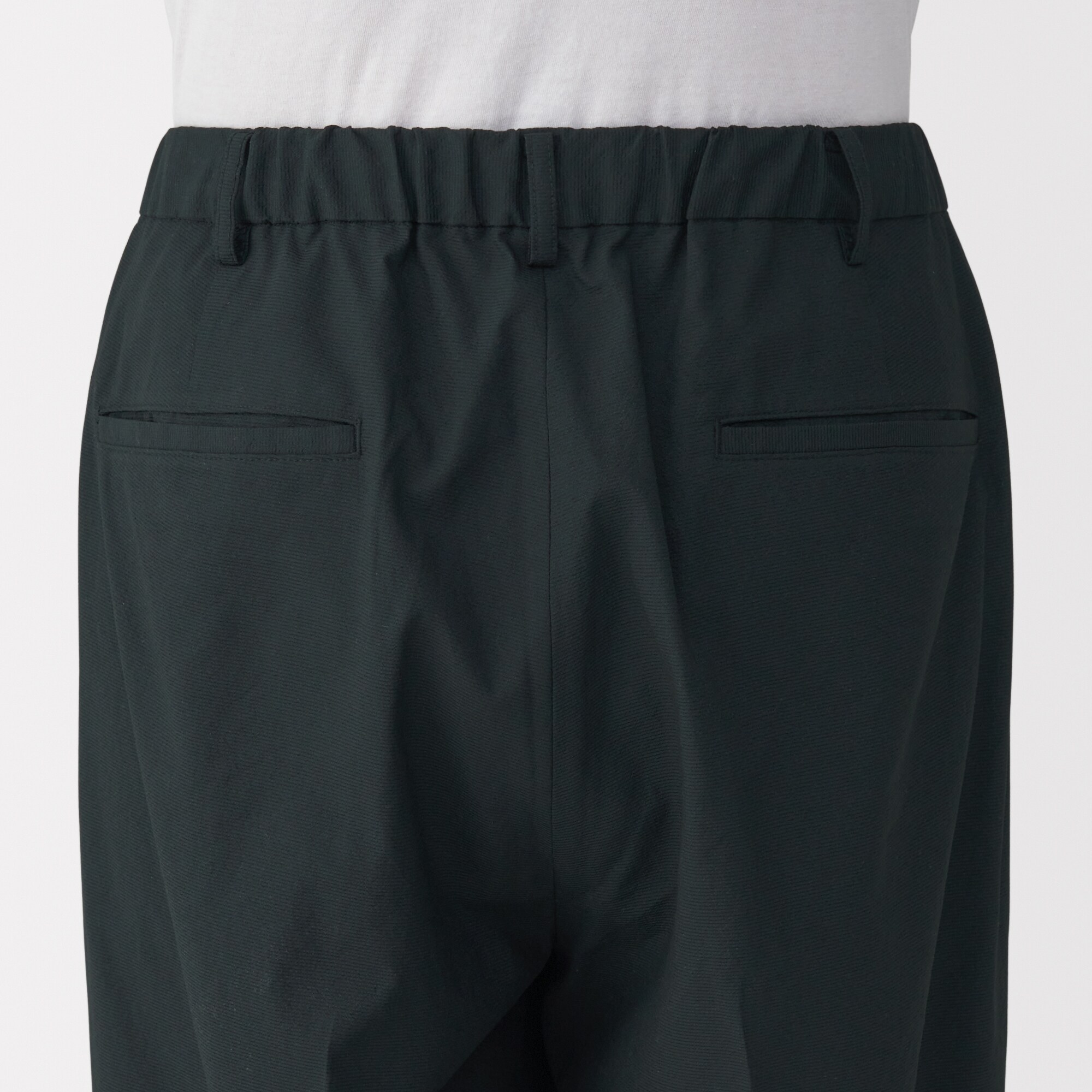 紳士　風を通すタックテーパードパンツ