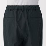 紳士　風を通すタックテーパードパンツ