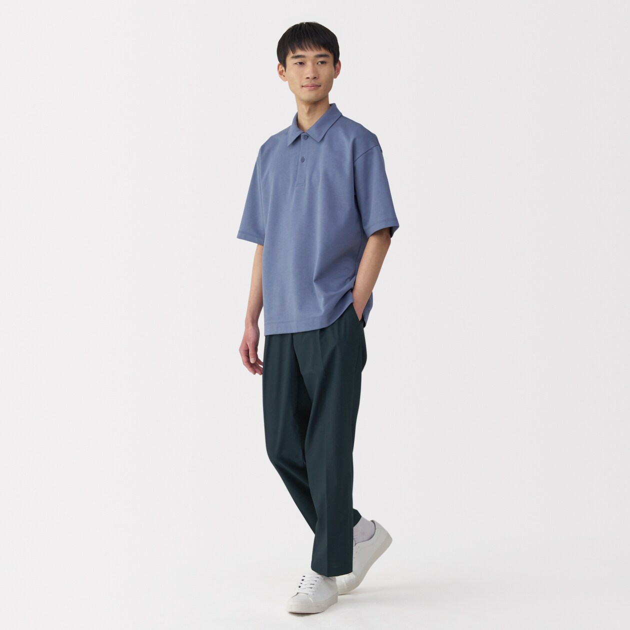 紳士　風を通すタックテーパードパンツ