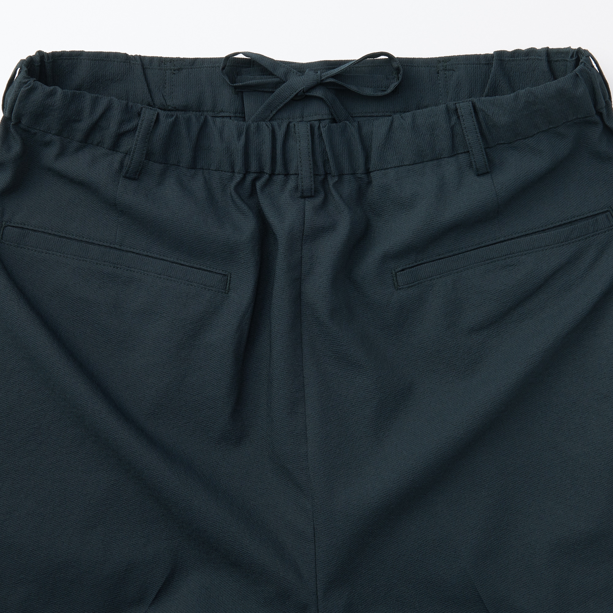 紳士　風を通すタックテーパードパンツ