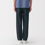 紳士　風を通すタックテーパードパンツ