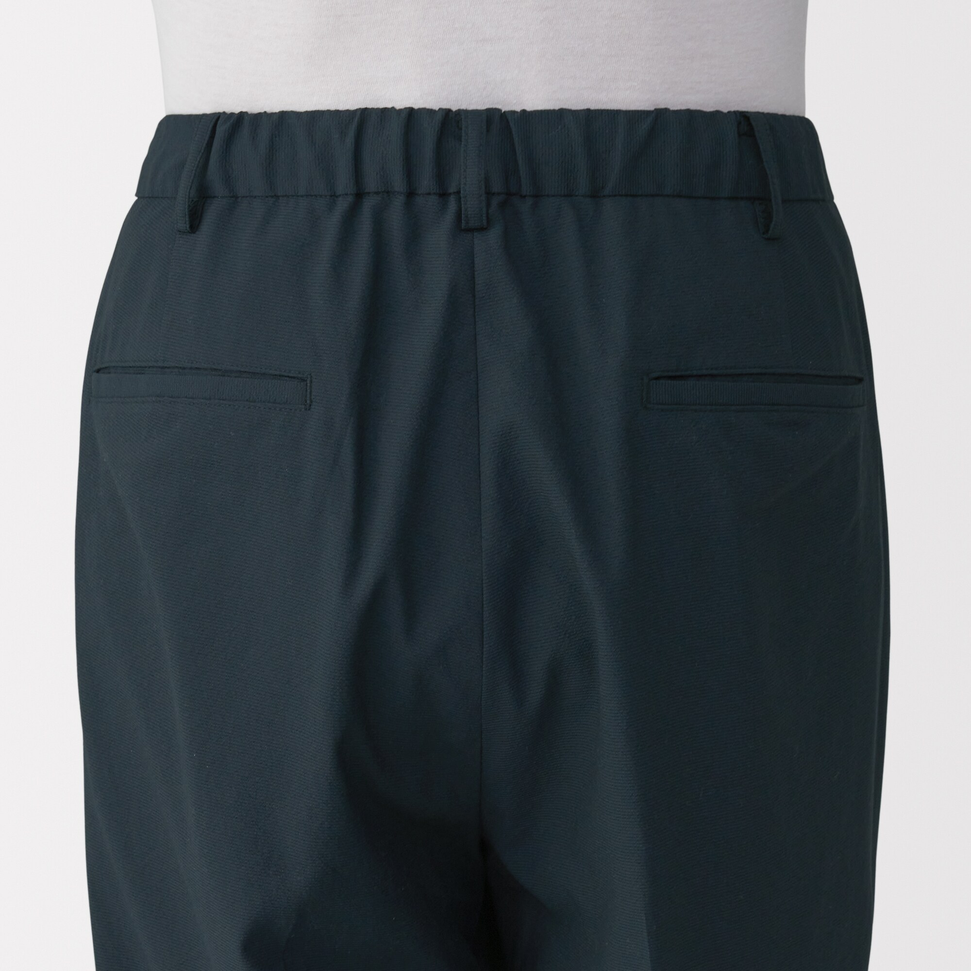 紳士　風を通すタックテーパードパンツ