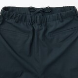 紳士　風を通すタックテーパードパンツ
