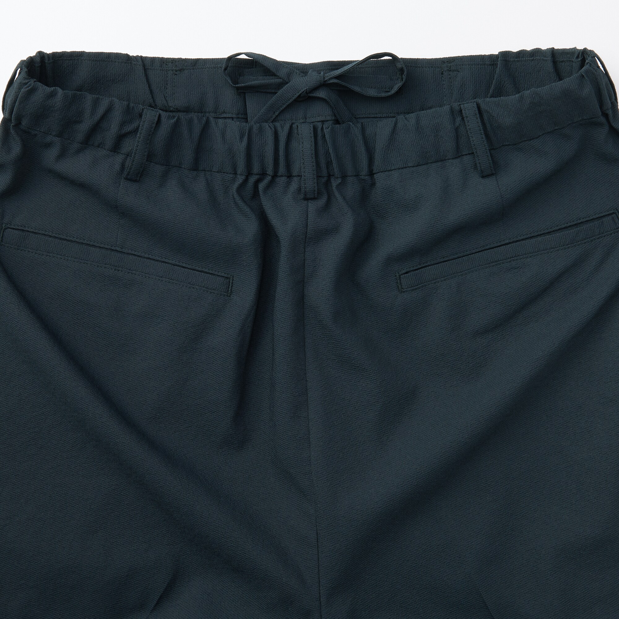 紳士　風を通すタックテーパードパンツ