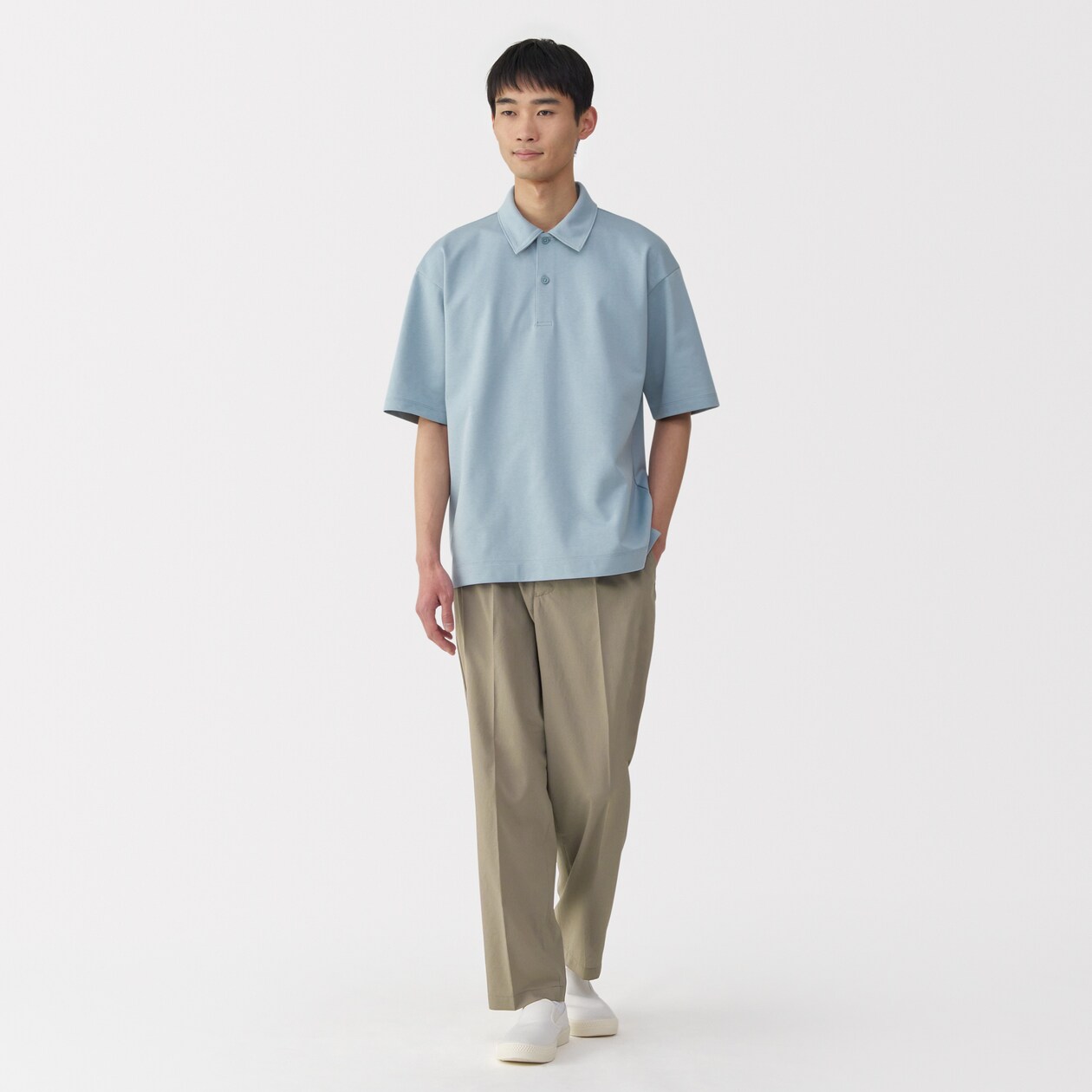 紳士　風を通すタックテーパードパンツ