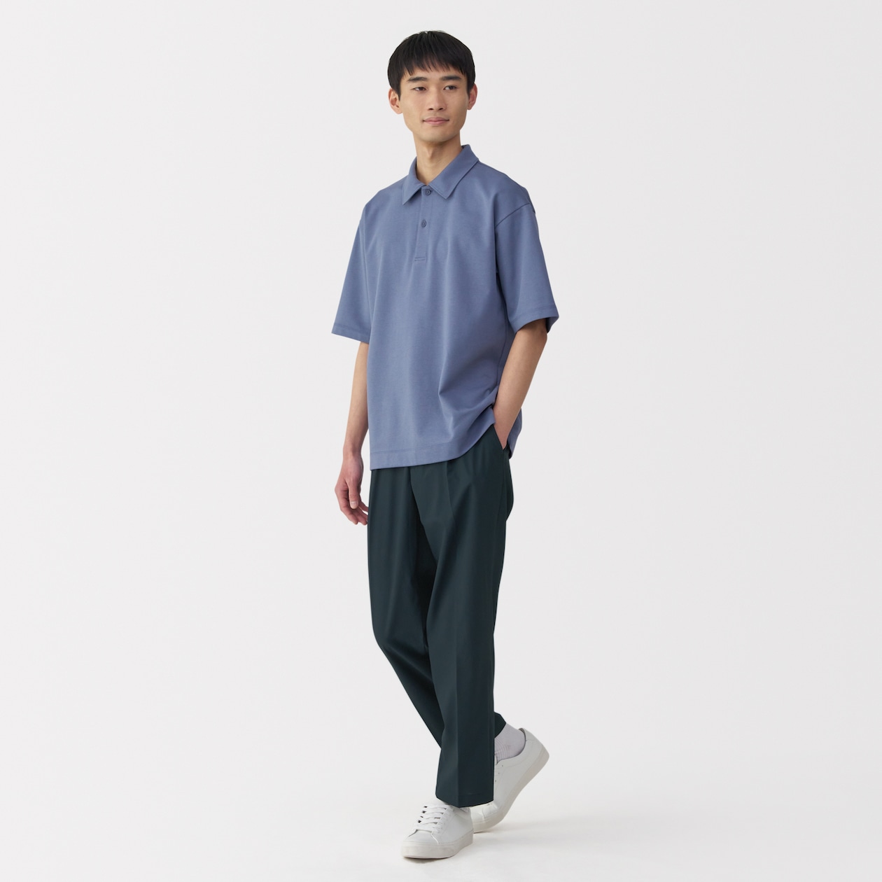 紳士　風を通すタックテーパードパンツ