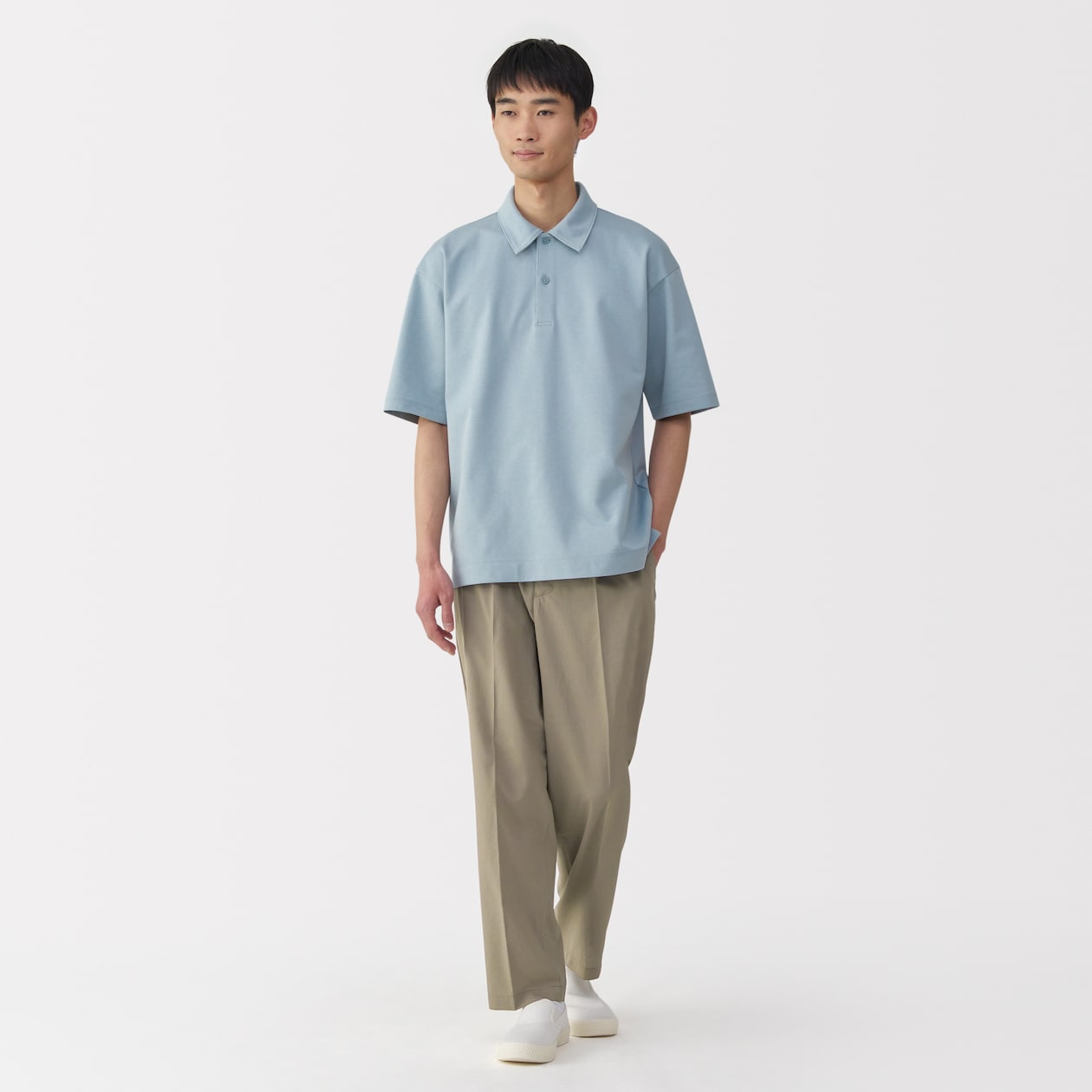 紳士　風を通すタックテーパードパンツ