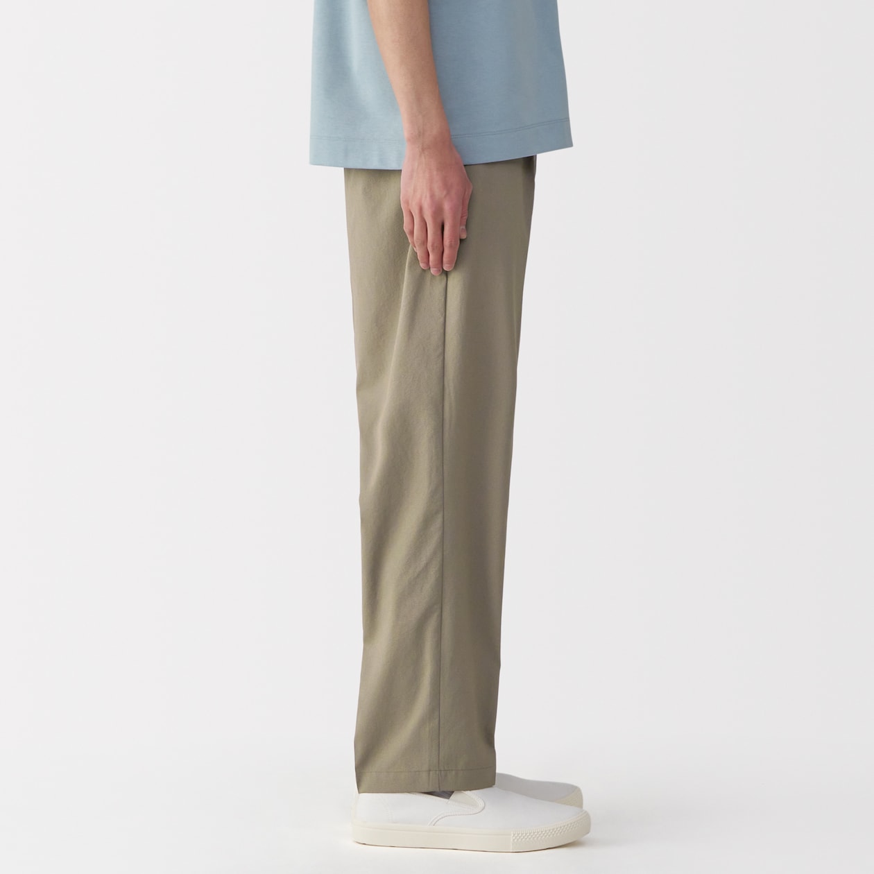 紳士　風を通すタックテーパードパンツ