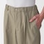 紳士　風を通すタックテーパードパンツ