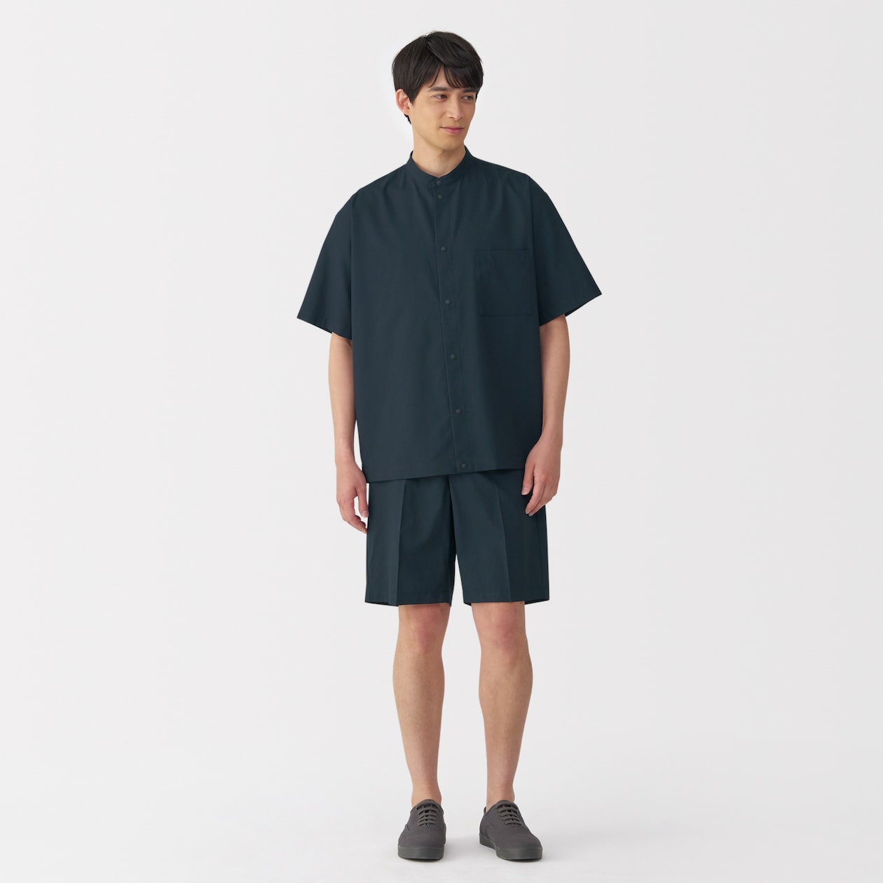 紳士　風を通すショートパンツ