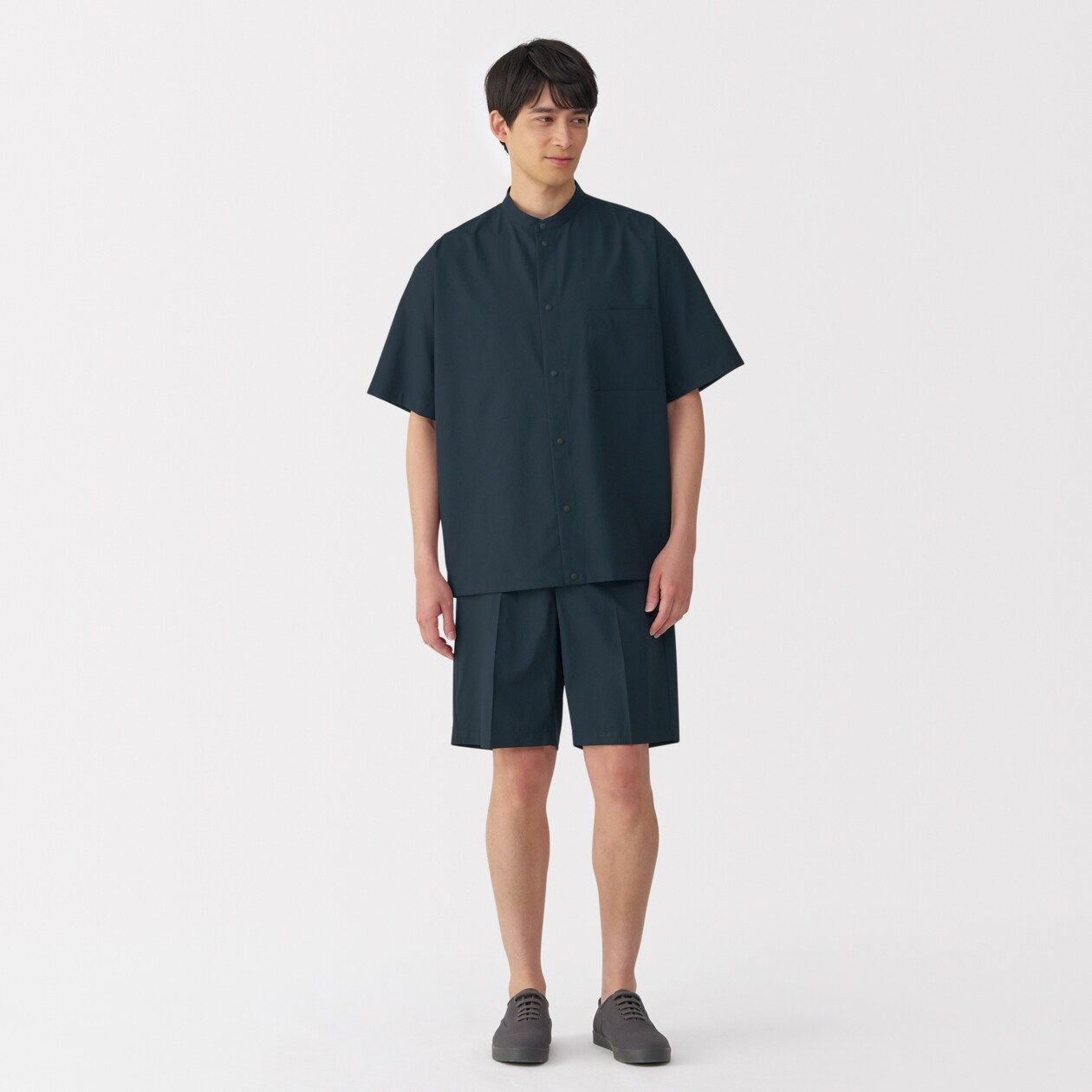 紳士　風を通すショートパンツ