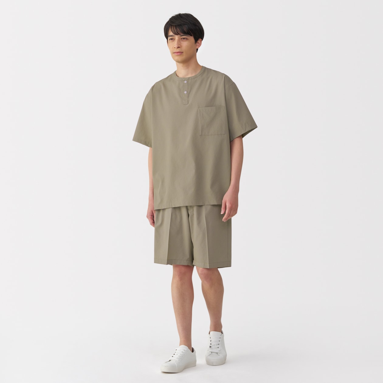 紳士　風を通すショートパンツ
