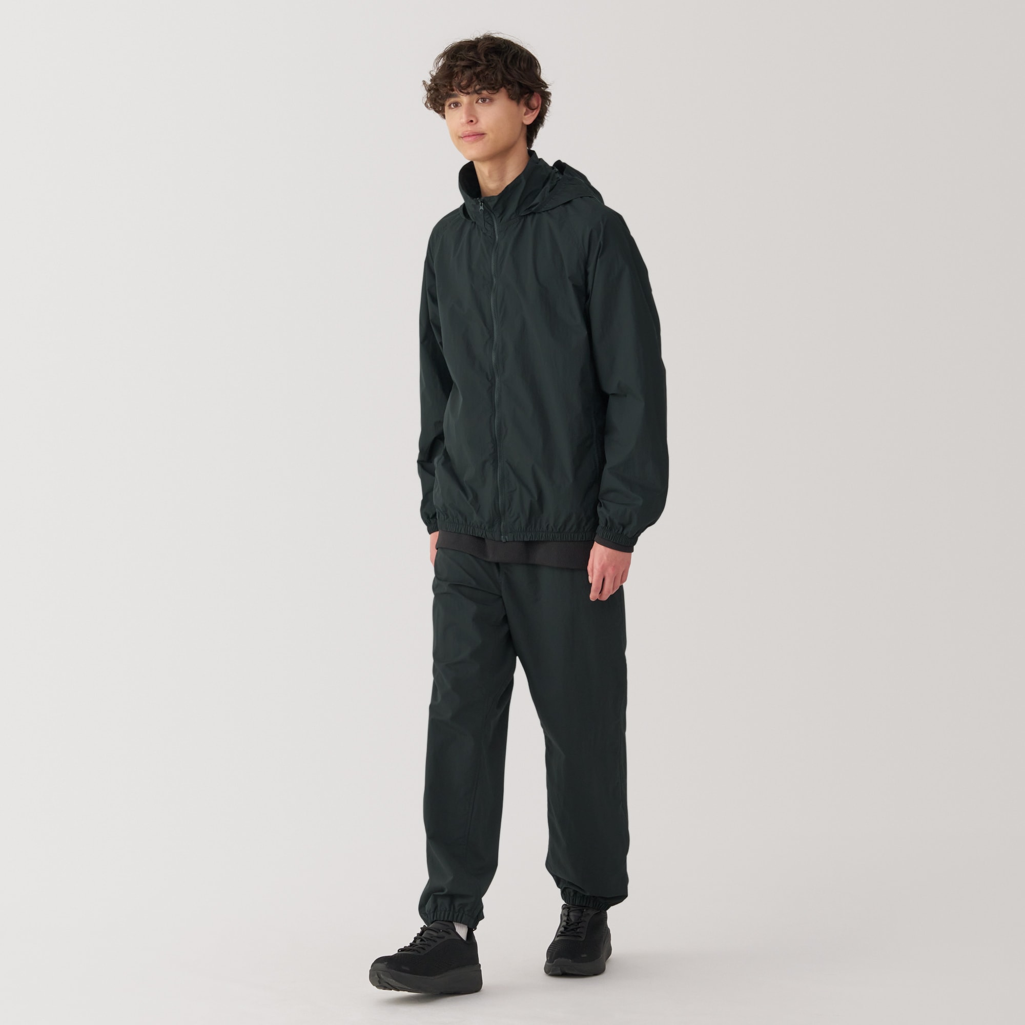 無印良品 MUJI 撥水ナイロンポケッタブル　ウィンドブレーカー パンツ セット 紳士 撥水ナイロンポケッタブルウィンドパンツ | 無印良品
