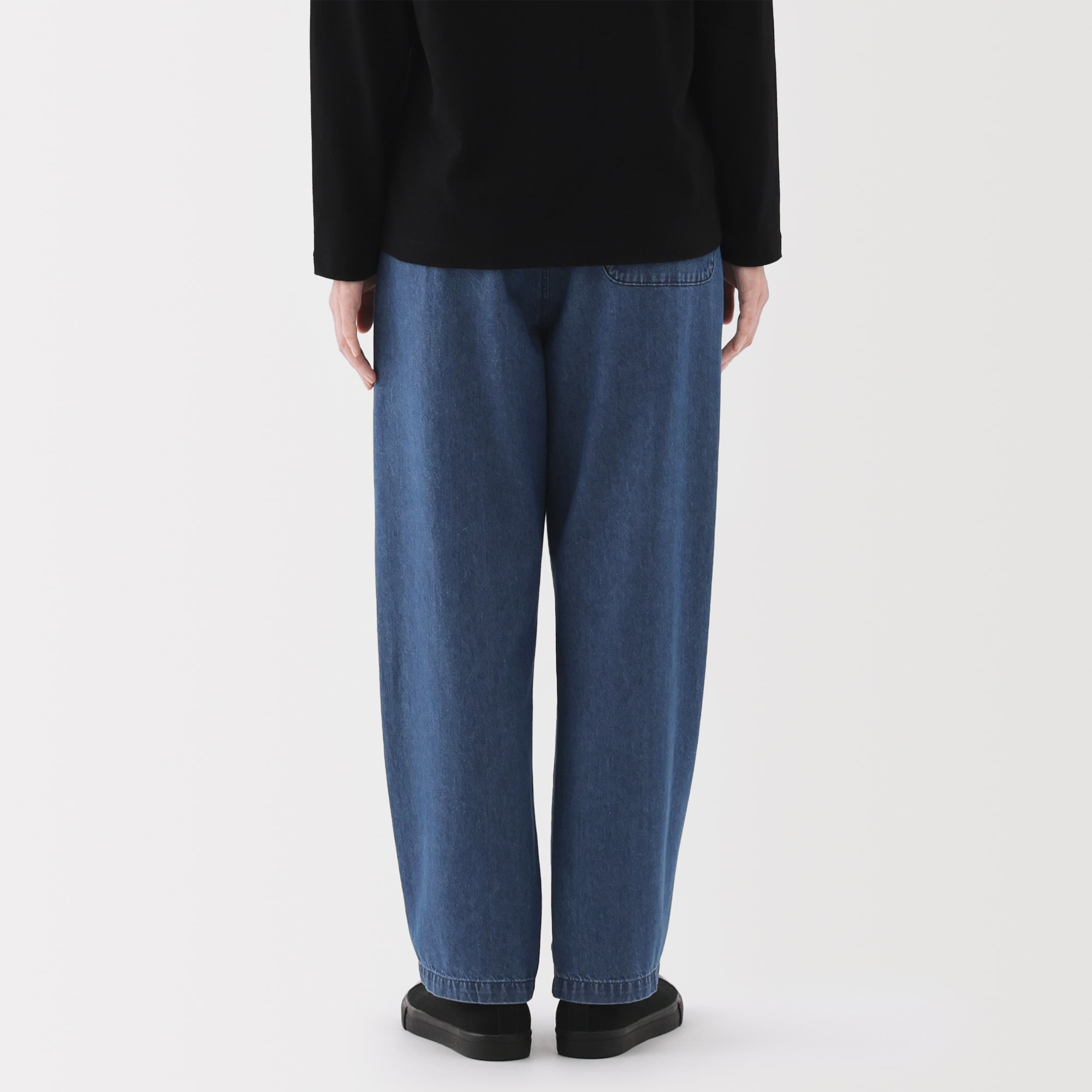 婦人　洗いざらし　デニムイージーテーパードパンツ