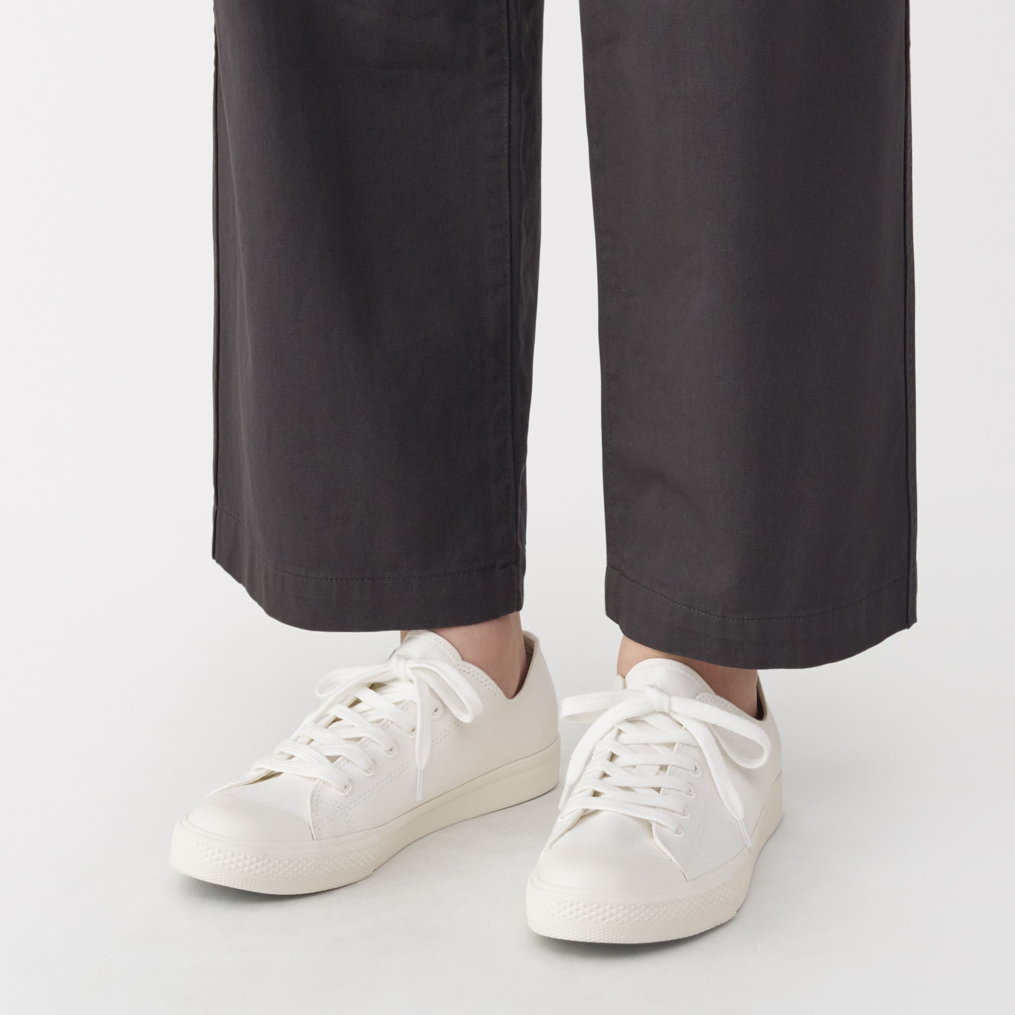 婦人　疲れにくい　撥水スニーカー