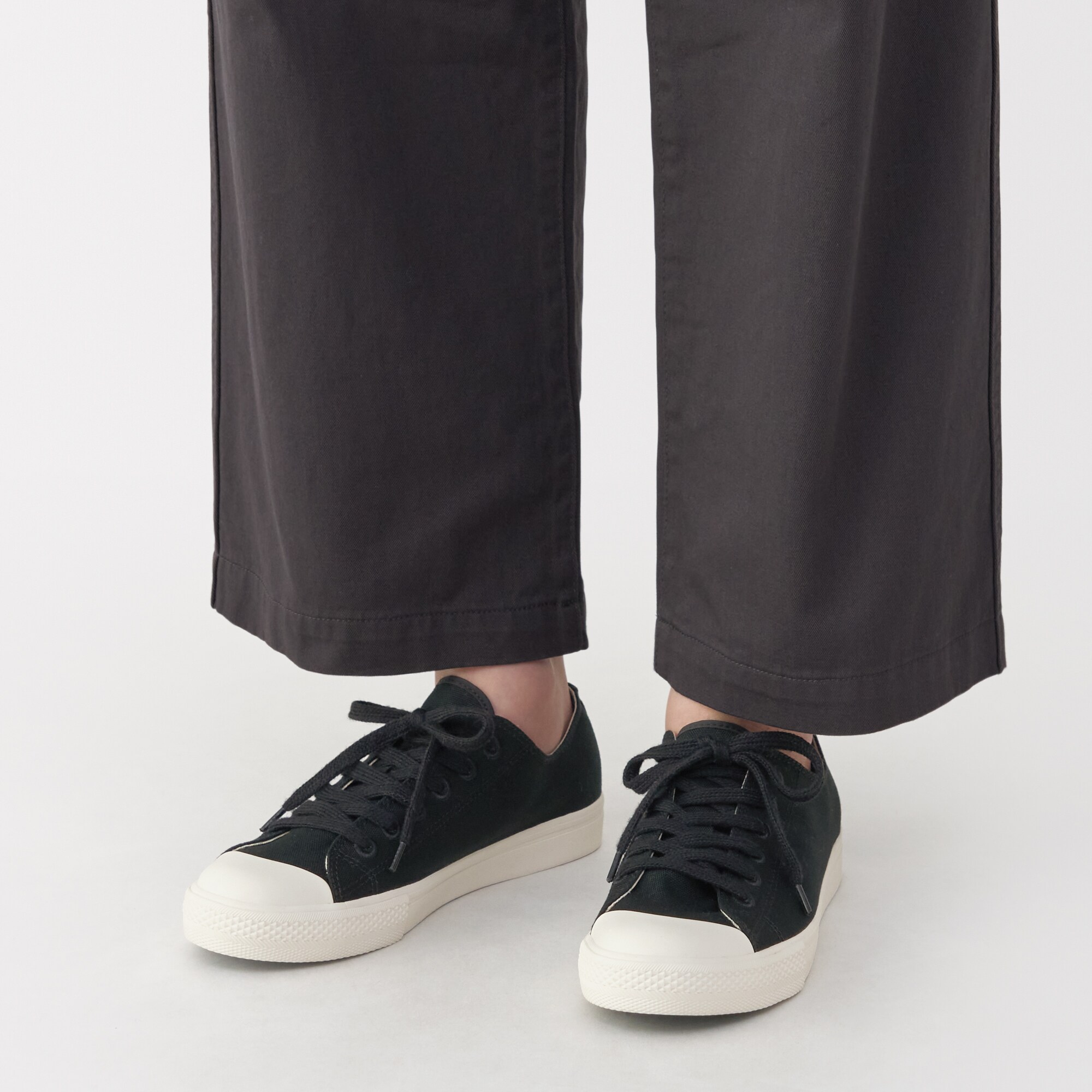 婦人　疲れにくい　撥水スニーカー