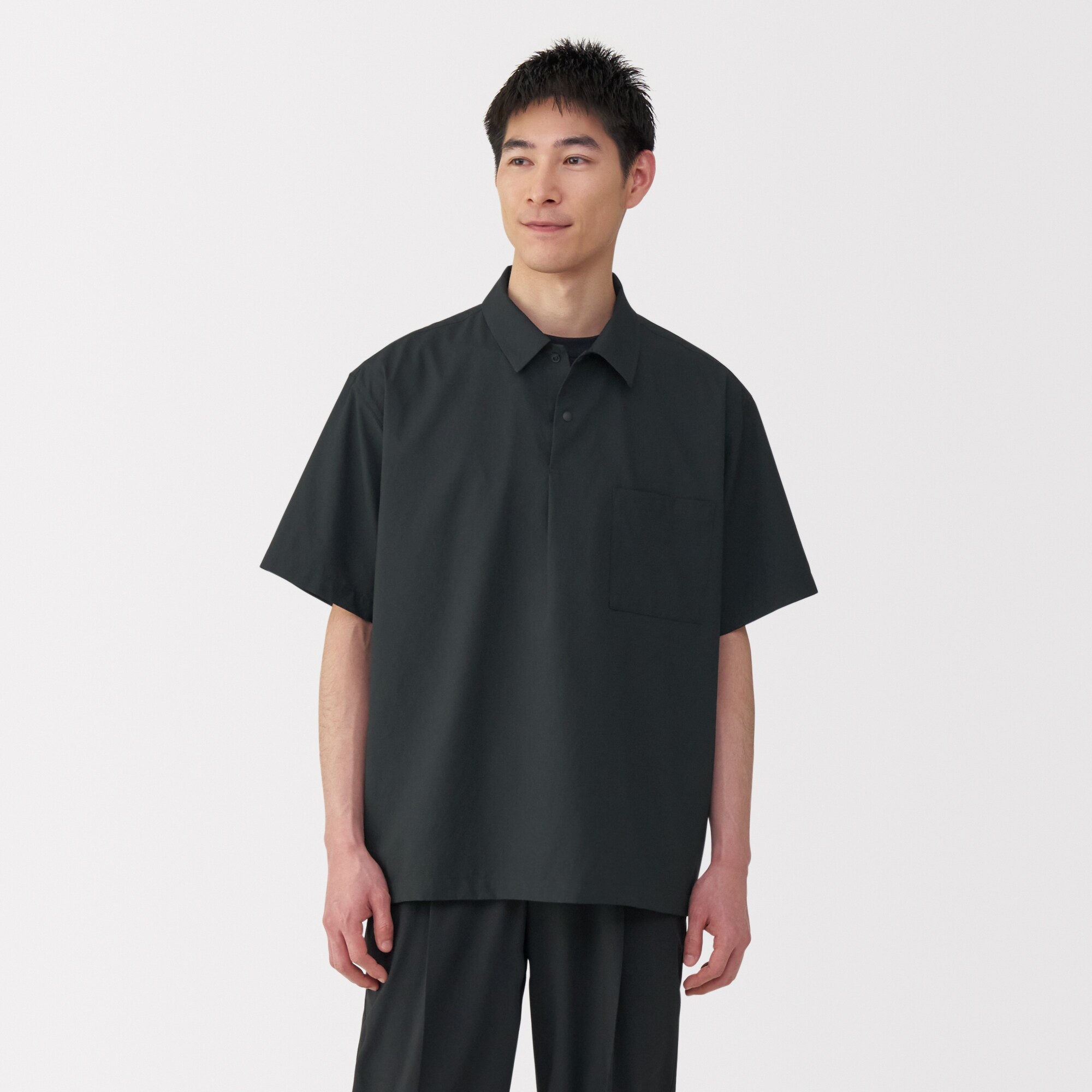 紳士　風を通す半袖布帛ポロシャツ