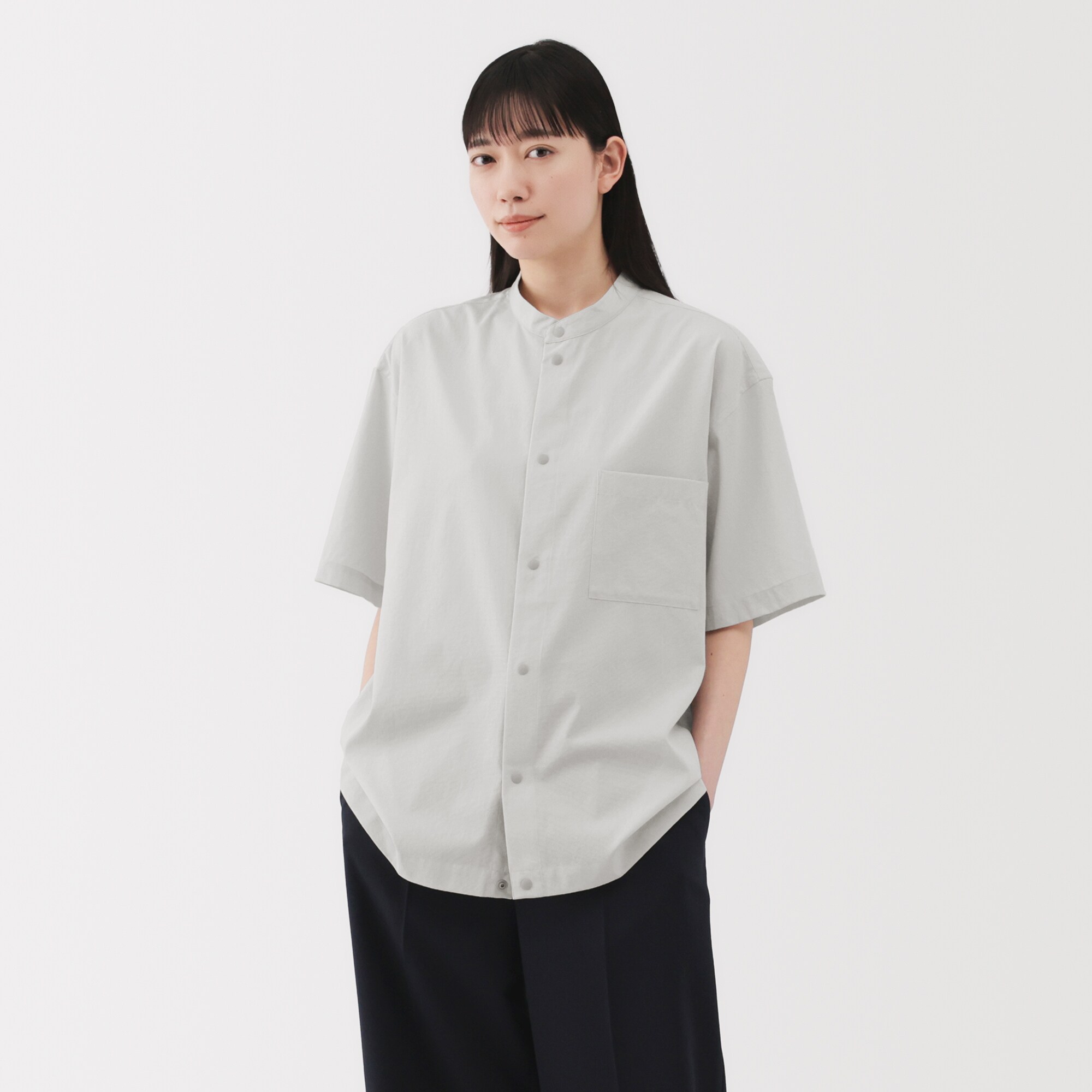 紳士　風を通すスタンドカラー半袖シャツ