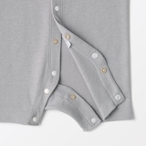 ベビー　脇に縫い目のない鹿の子編み半袖ショートオール