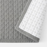 洗いざらしの綿キルティングラグ