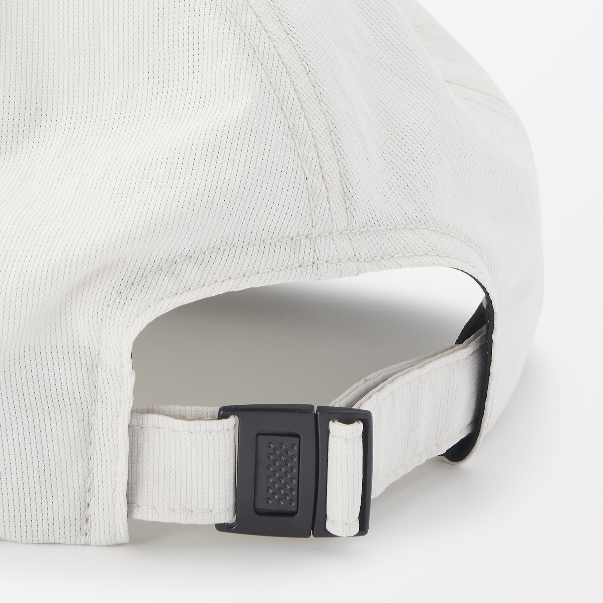 風を通す　ちいさくまとまる　キャップ