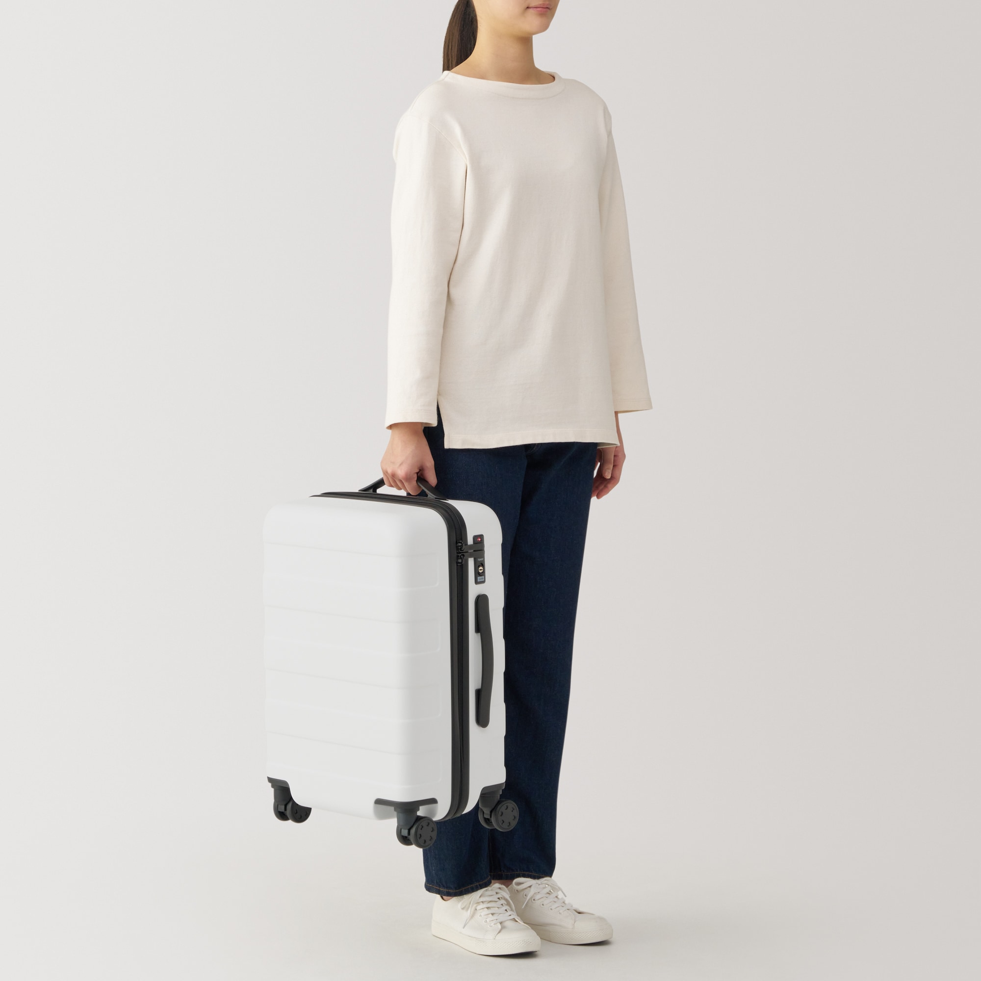バーを自由に調節できる　ハードキャリーケース（３６Ｌ）