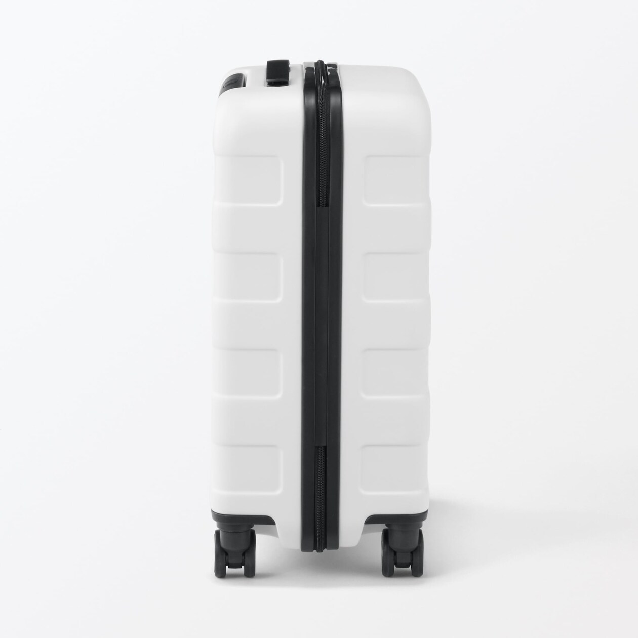 バーを自由に調節できる　ハードキャリーケース（３６Ｌ）