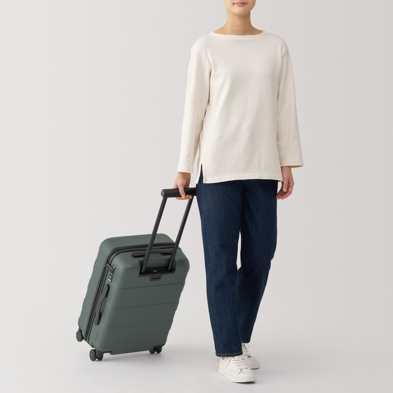 バーを自由に調節できる　ハードキャリーケース（３６Ｌ）