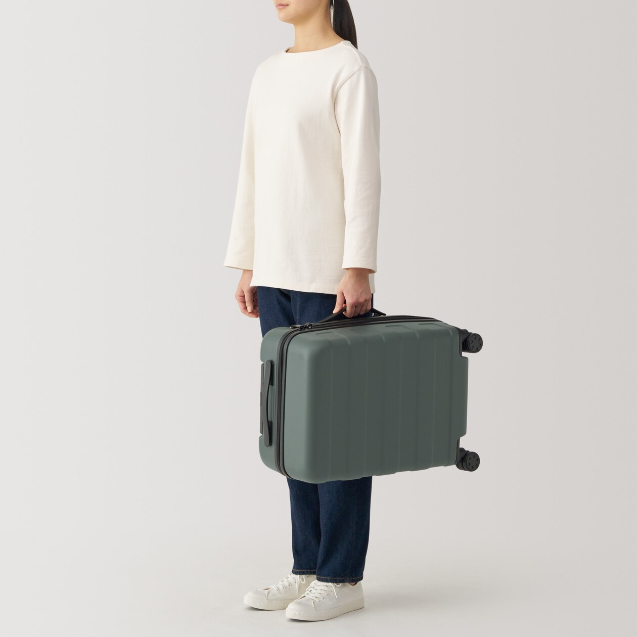 バーを自由に調節できる　ハードキャリーケース（３６Ｌ）