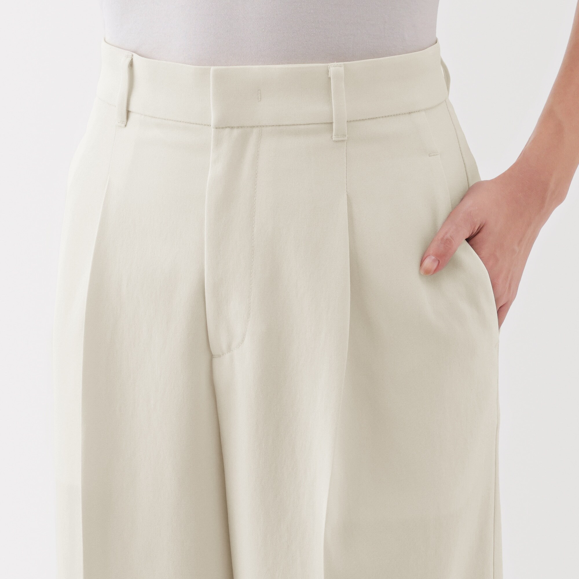 婦人　撥水　タックストレートパンツ