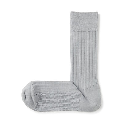 紳士　光沢感のあるウール糸で編んだ　足なり直角　リブ編み靴下