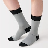 紳士　光沢感のあるウール糸で編んだ　足なり直角　靴下（配色）