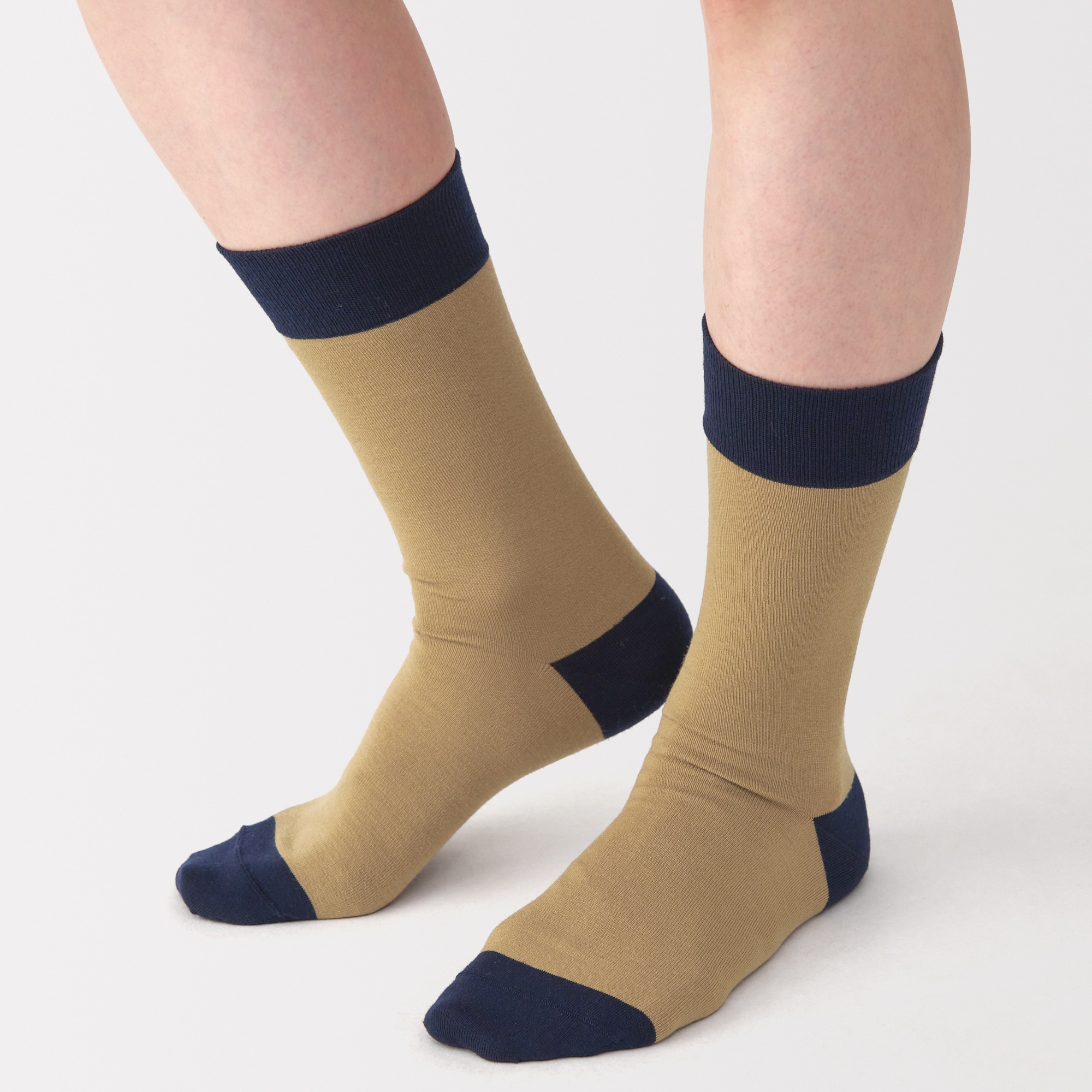 紳士　光沢感のあるウール糸で編んだ　足なり直角　靴下（配色）