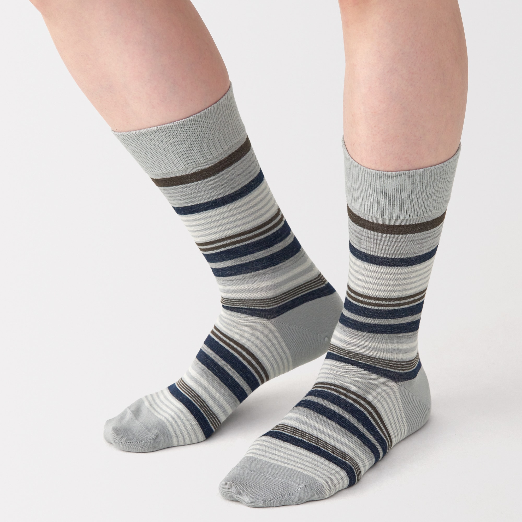 紳士　光沢感のあるウール糸で編んだ　足なり直角　靴下（ボーダー）