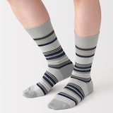 紳士　光沢感のあるウール糸で編んだ　足なり直角　靴下（ボーダー）