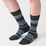 紳士　光沢感のあるウール糸で編んだ　足なり直角　靴下（ボーダー）