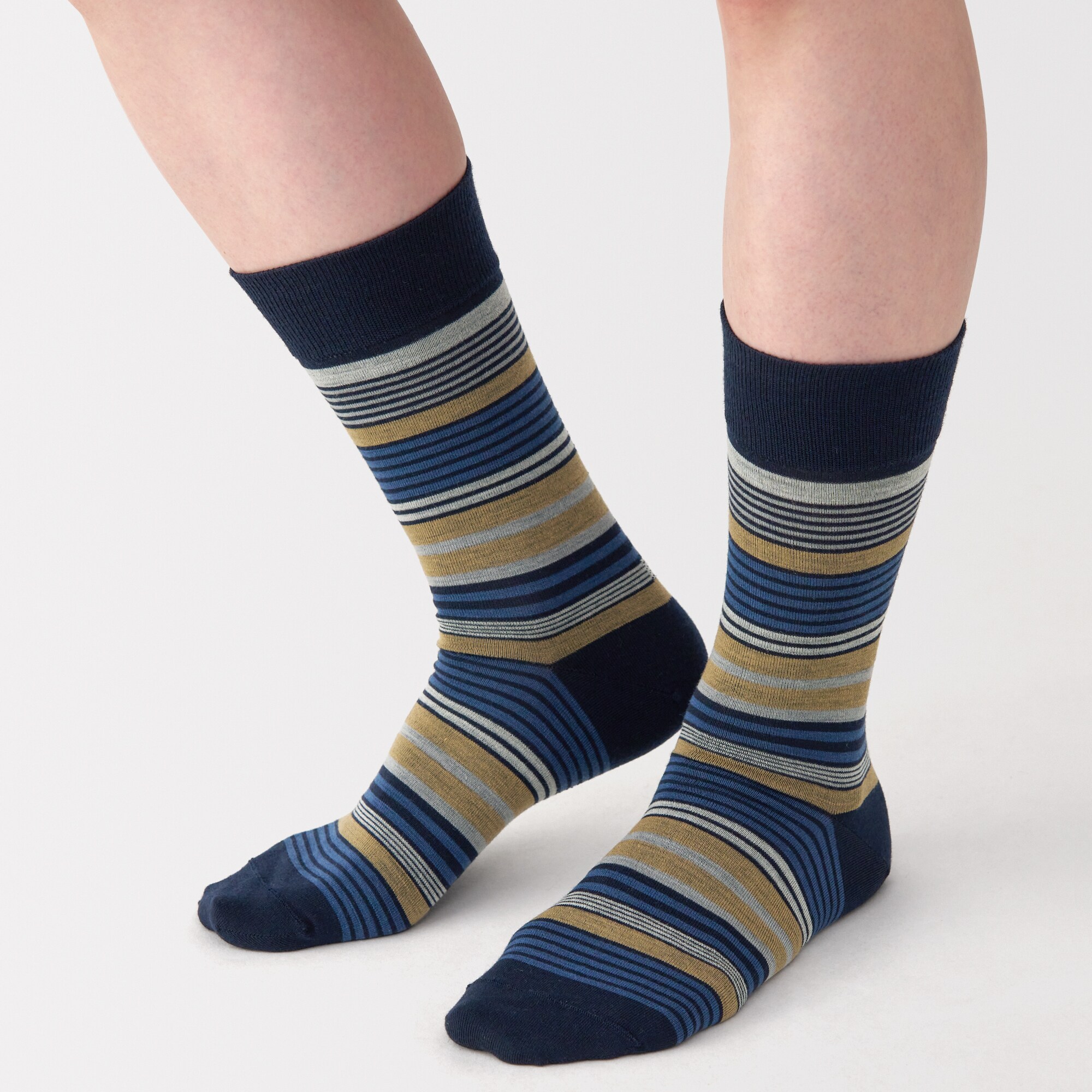 紳士　光沢感のあるウール糸で編んだ　足なり直角　靴下（ボーダー）