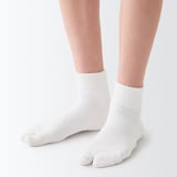 婦人　足なり直角　履き口やわらか　たび型ショート丈靴下