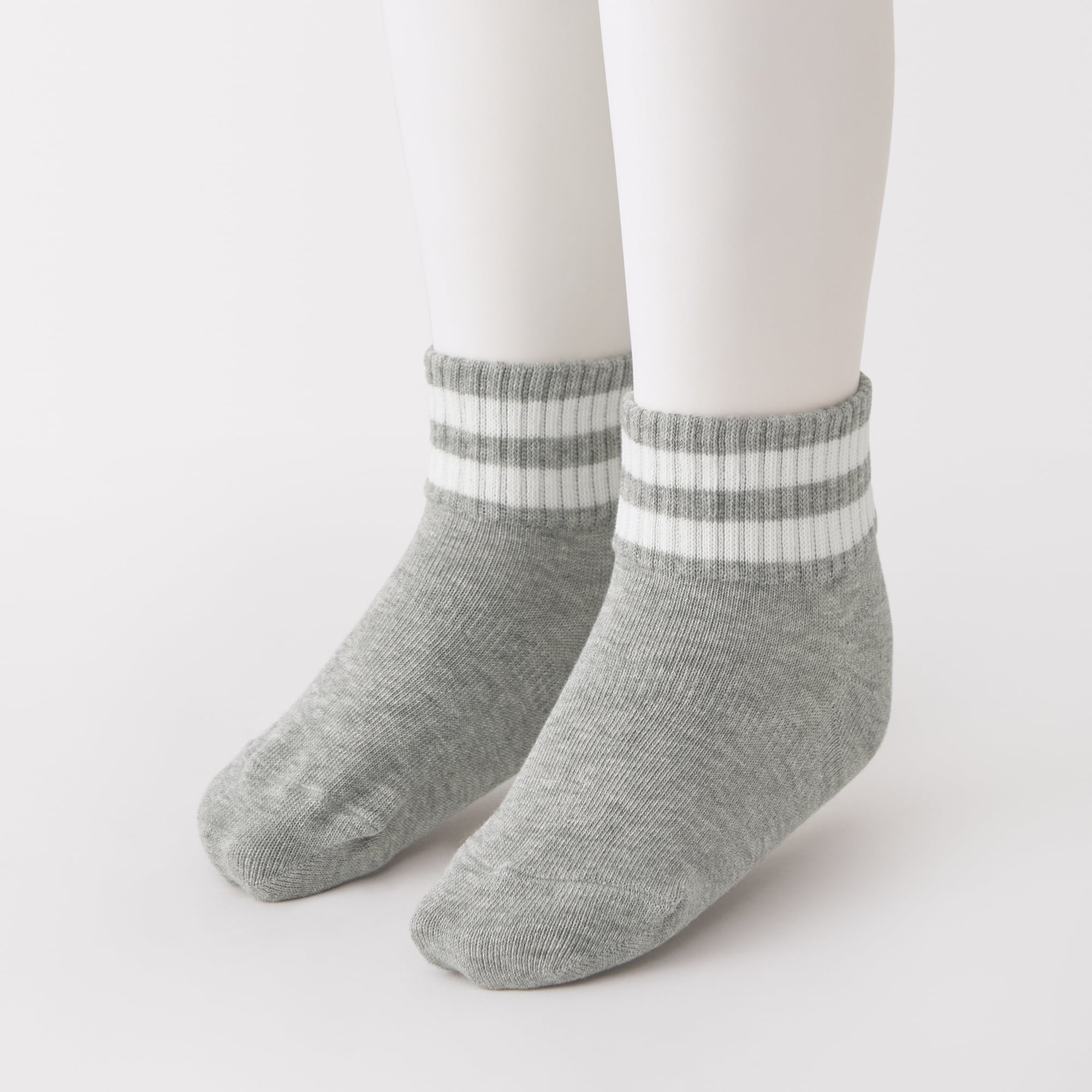 キッズ　足なり直角　ショート丈靴下（柄・３足組）