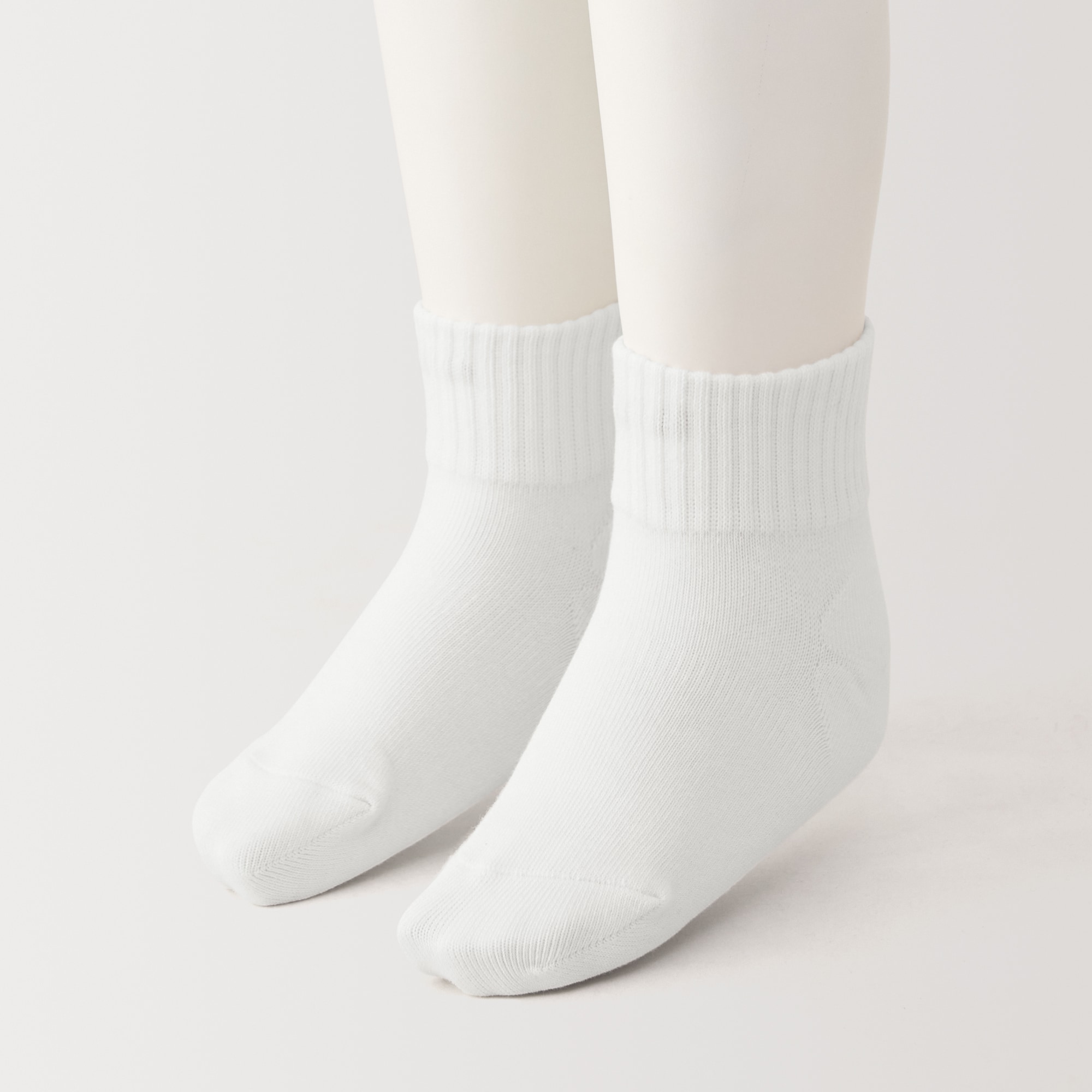 キッズ　足なり直角　ショート丈靴下（３足組）