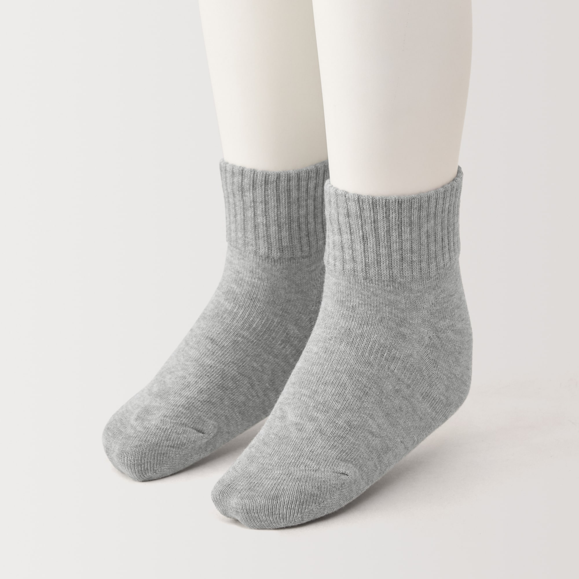 キッズ　足なり直角　ショート丈靴下（３足組）