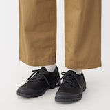 婦人　柔らかい中敷を使用した　撥水タンクソールシューズ