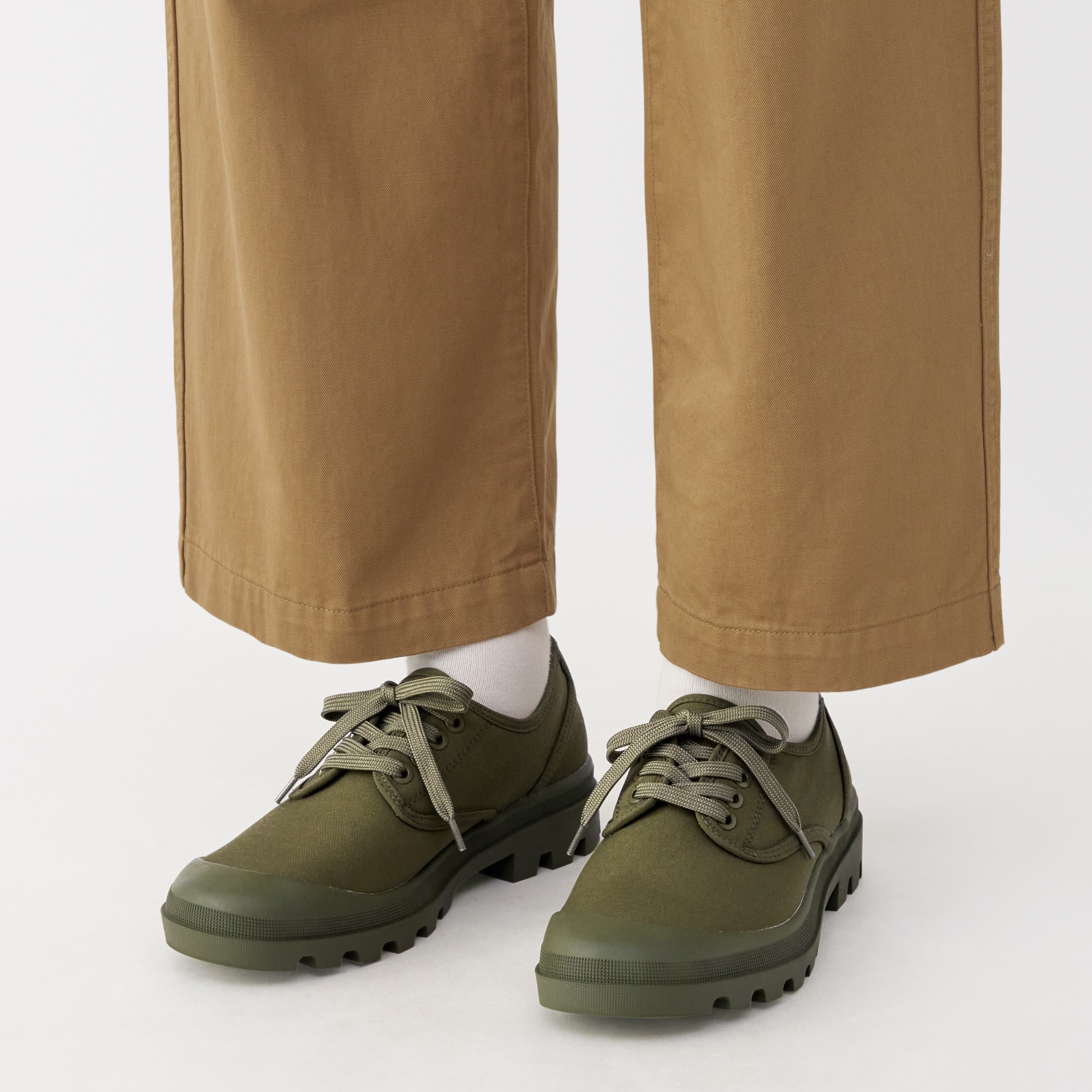 婦人　柔らかい中敷を使用した　撥水タンクソールシューズ