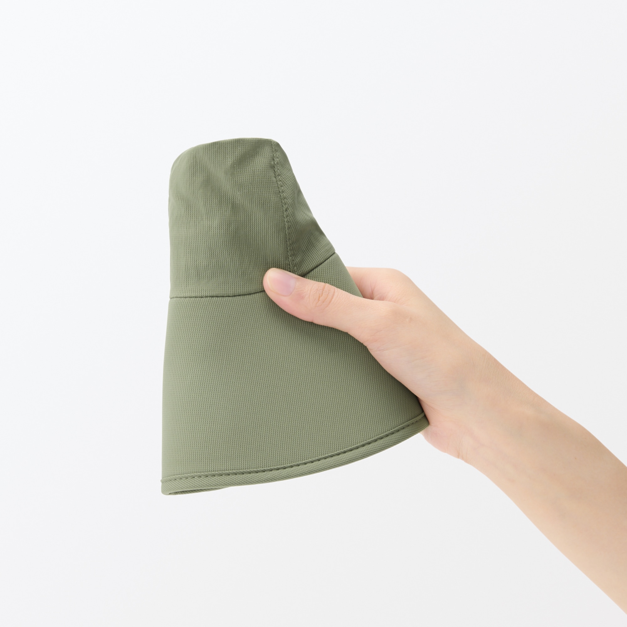 風を通す　ちいさくまとまる　日除け付きハット