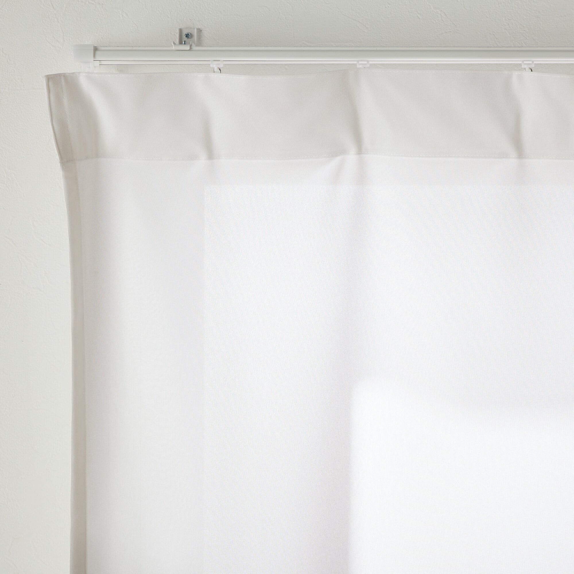 花粉をキャッチし熱を通しにくいレースノンプリーツカーテン