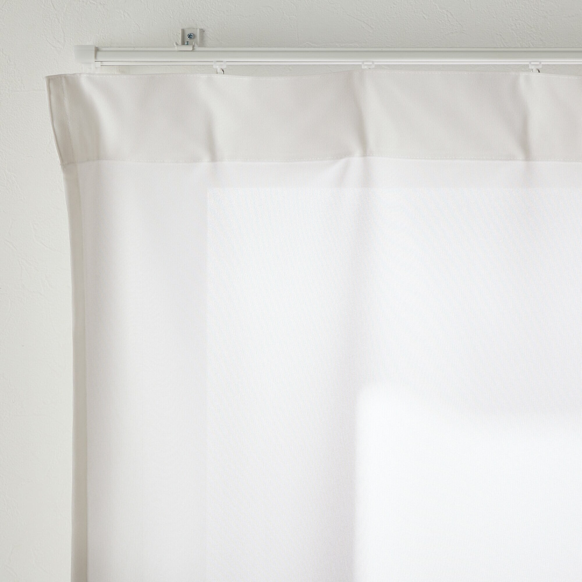 花粉をキャッチし熱を通しにくいレースノンプリーツカーテン