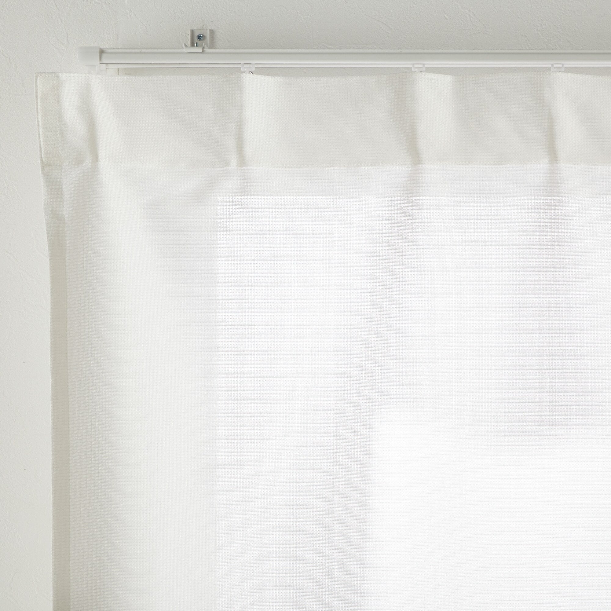 熱を通しにくく透けにくいレースノンプリーツカーテン